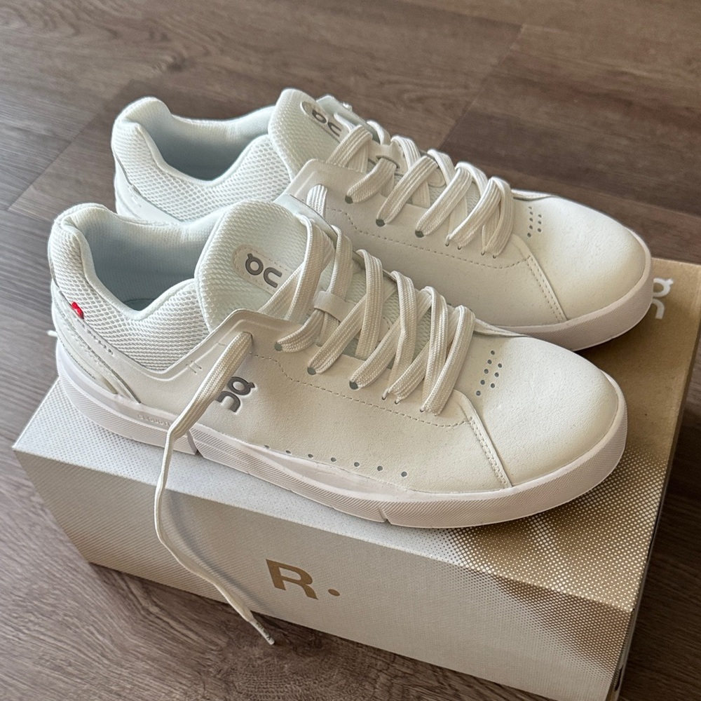 On Roger Advantage Sneakers